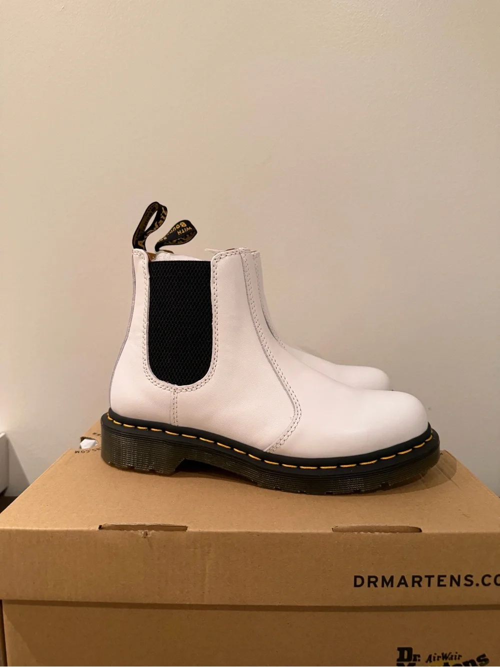 Dr.Martens 2976 Women’s Softy T Leather White Chelsea Boots